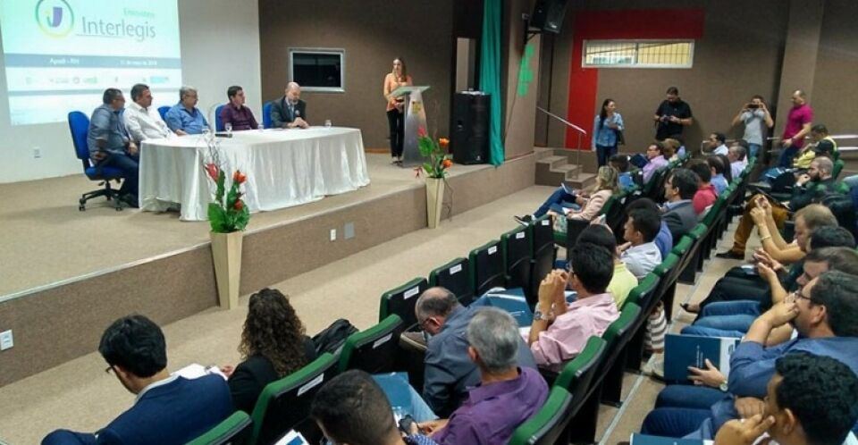 União dos Vereadores e Jaqueline trazem Interlegis para atualizar servidores dos poderes legislativos municipais e estadual