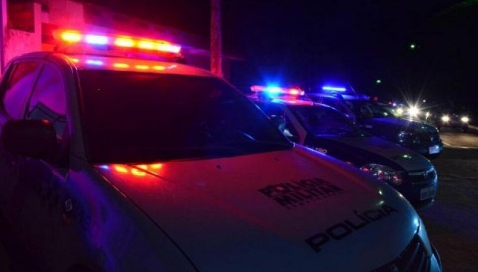 Menor drogado tenta bater e ameaça matar o pai