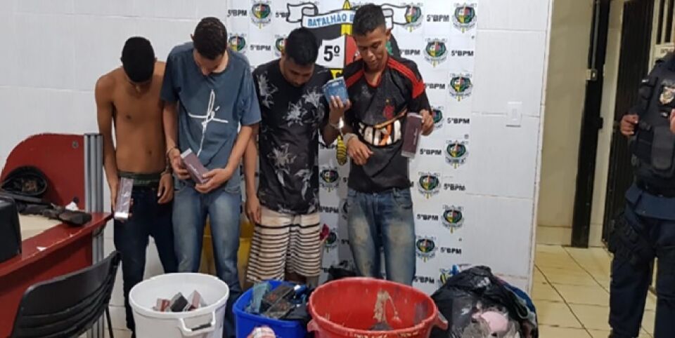 Após denúncia, polícia prende bando durante furto em duas lojas na zona Leste