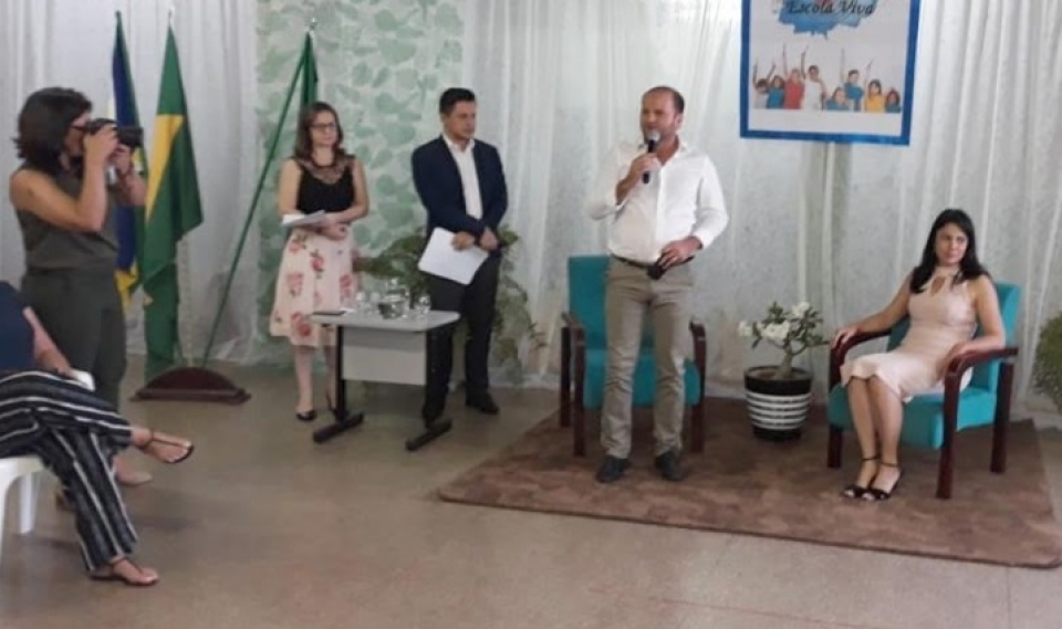 Programa Escola Viva representa um marco na educação, diz deputado Cirone Deiró