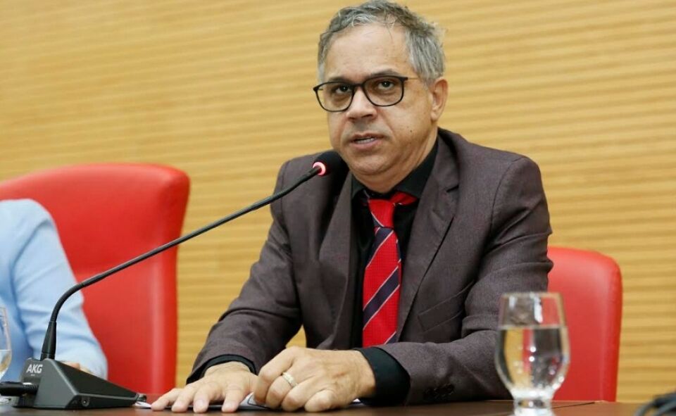 Deputado Geraldo da Rondônia cobra do DER recuperação da RO 205 com massa asfáltica