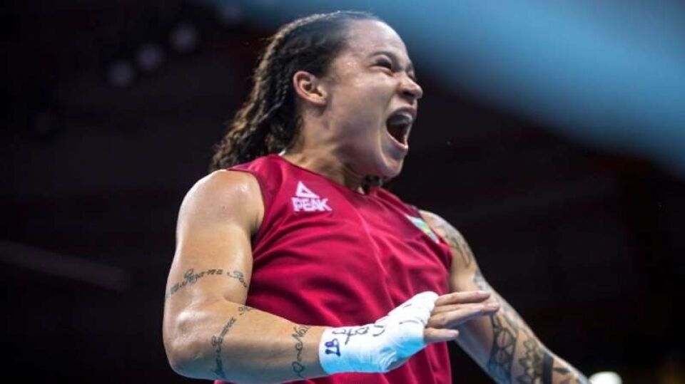 Bia Ferreira leva ouro no boxe e se torna 1ª mulher campeã brasileira do esporte no Pan