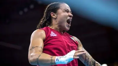 Bia Ferreira leva ouro no boxe e se torna 1ª mulher campeã brasileira do esporte no Pan
