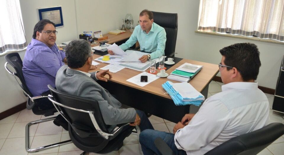 Prefeitura firma parceria com governo para construir escolas