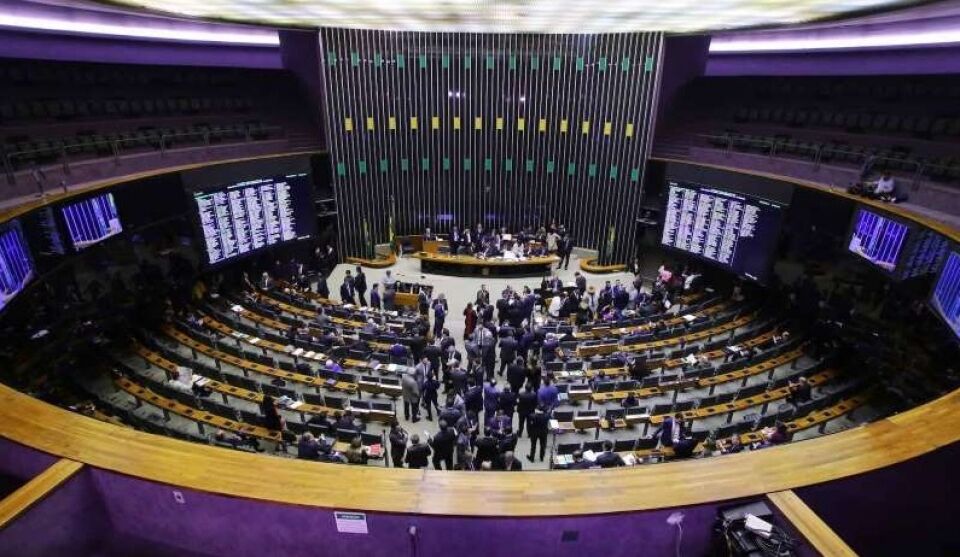 Câmara aprova texto-base da Previdência em 2º turno