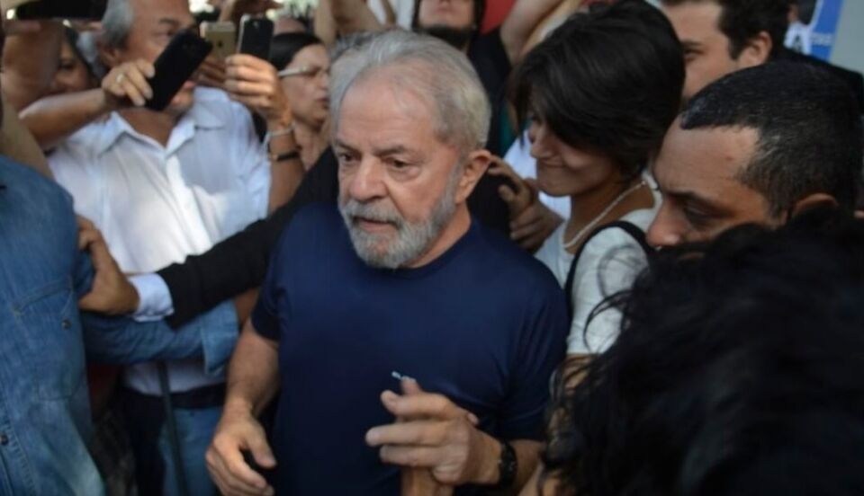URGENTE: STF suspende transferência e mantém lula preso em curitiba