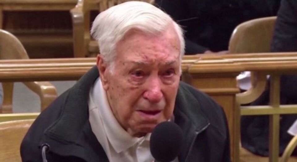 Juiz perdoa multa de idoso que levava filho para tratar câncer