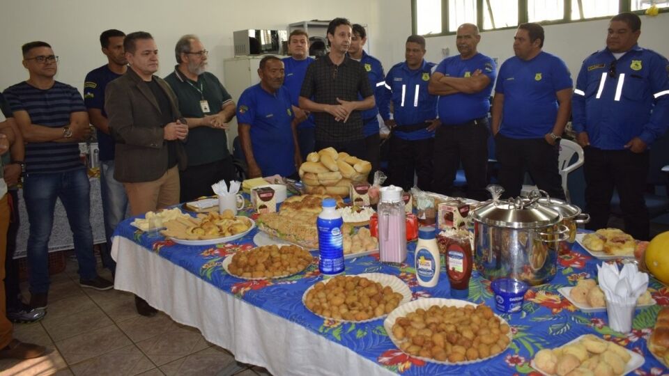 Blitz educativa homenageia pais e orienta motoristas e motociclistas em Porto Velho
