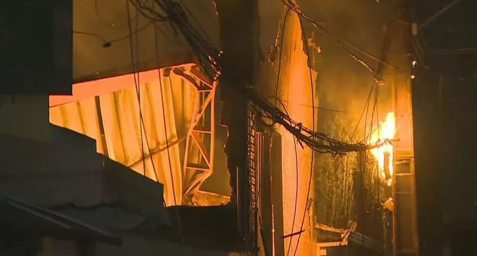 Incêndio atinge comércio no centro de Porto Velho