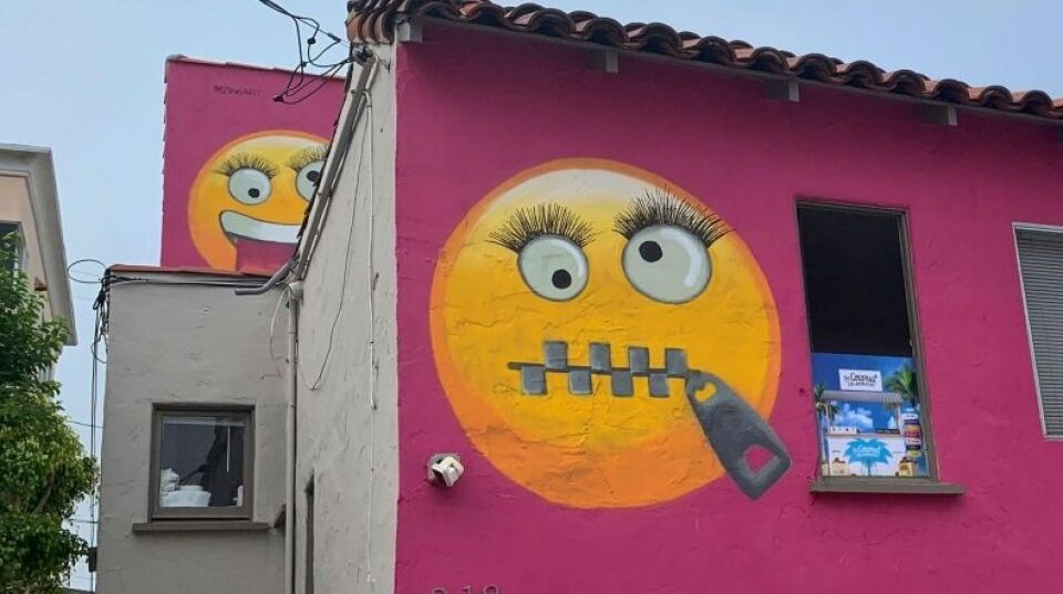 Casa com pintura de emojis provoca polêmica