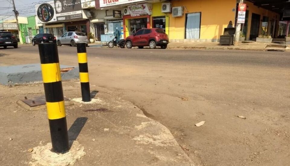 ACIDENTE: Menino de 8 anos é arremessado de moto e morre na frente do pai após colisão contra carro, em RO