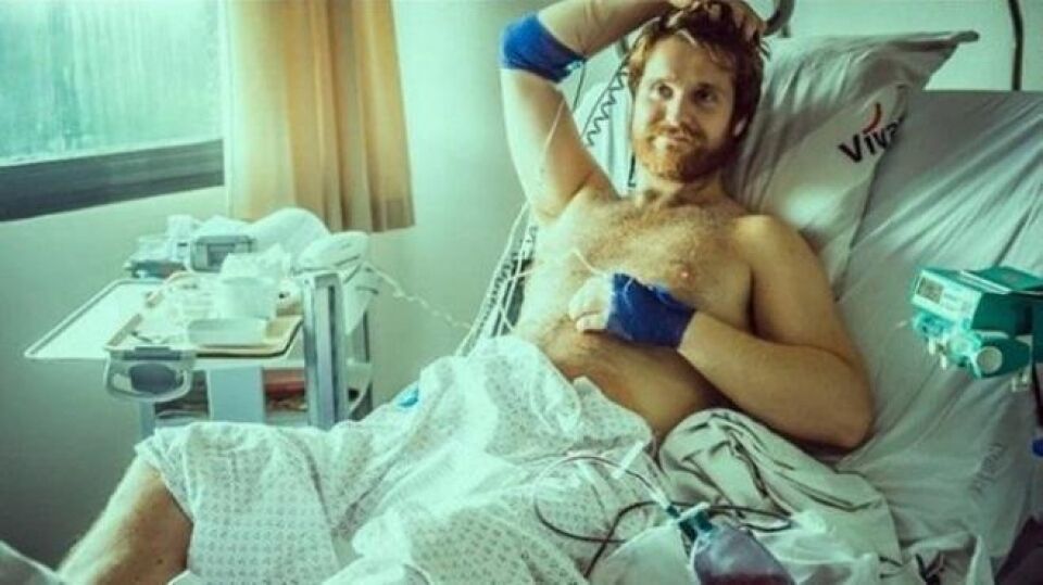 Cantor está internado há duas semanas com ereção permanente