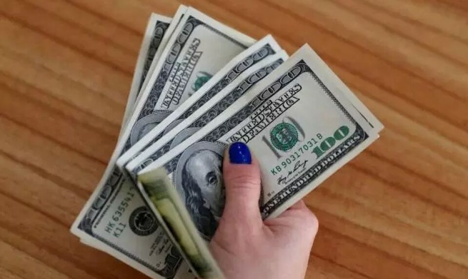 Dólar supera R$ 4 com eleições argentinas e guerra comercial