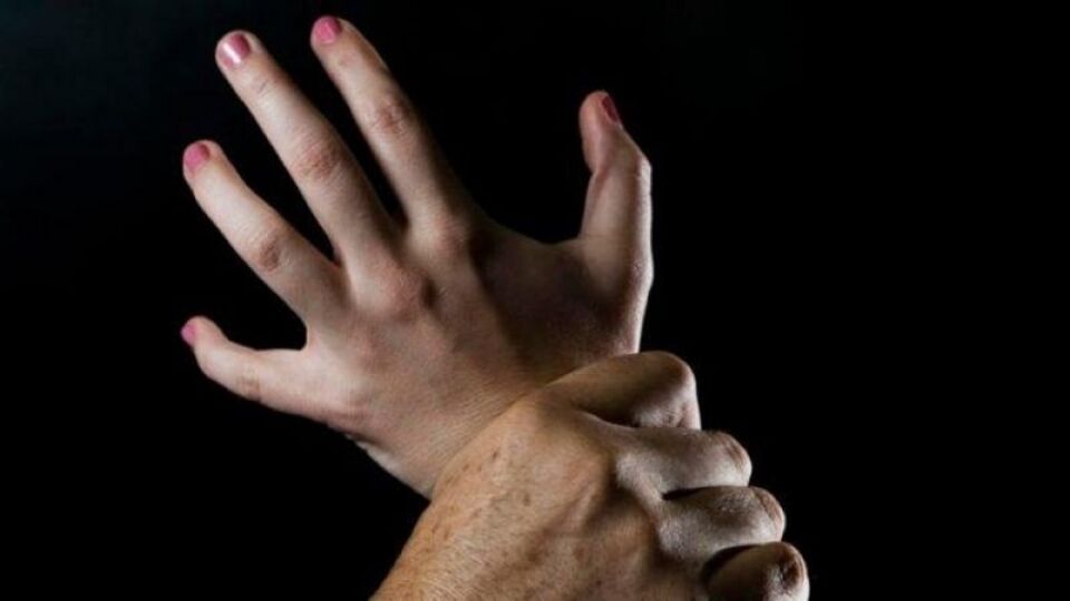 Homem embriaga menores e tenta estuprar uma delas