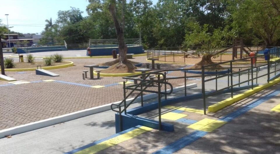 Semusb realiza limpeza de vias e revitalização de praças