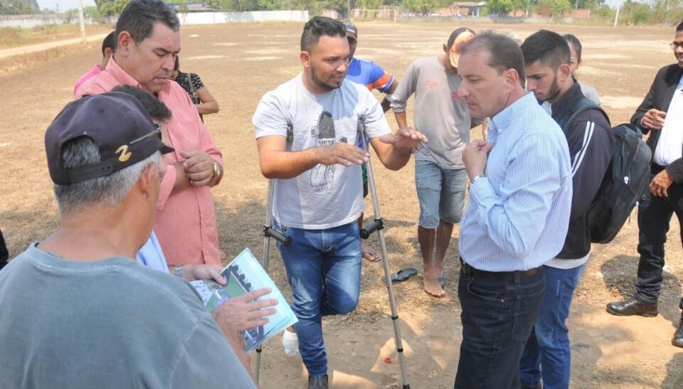 Prefeito visita espaços onde serão construídas academias