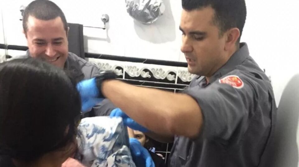Perguntou jovem ao parir, sem saber da gravidez