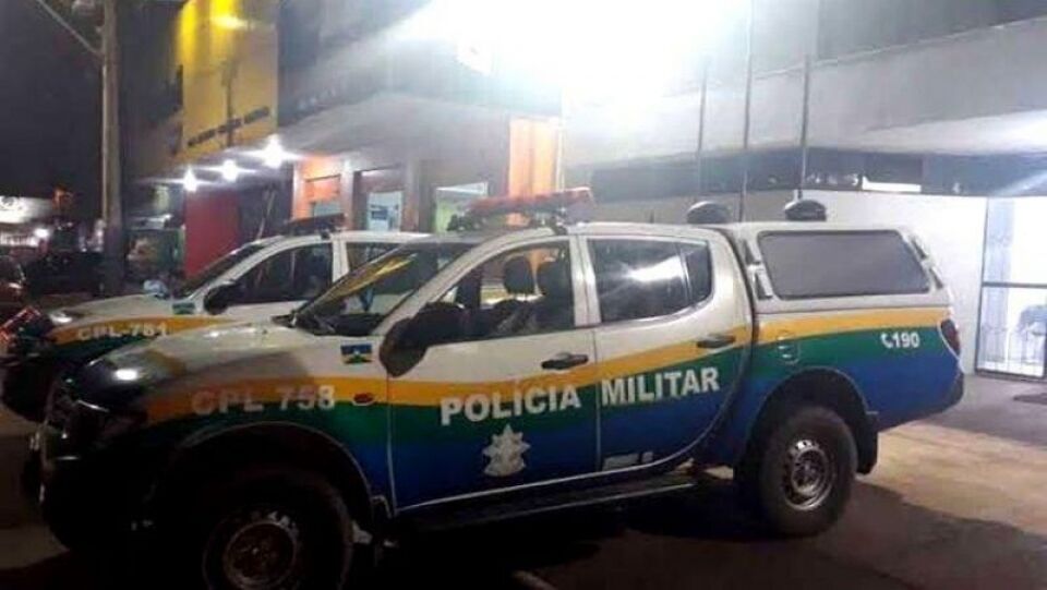 Homem é contido a tiro após invadir delegacia para agredir mulher