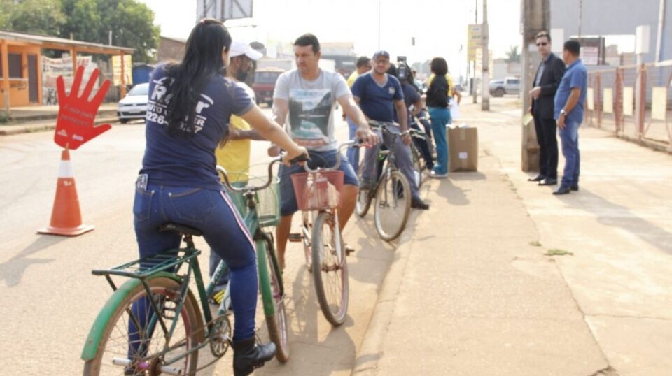 Realiza ação educativa e doa equipamentos no Dia Nacional do Ciclista