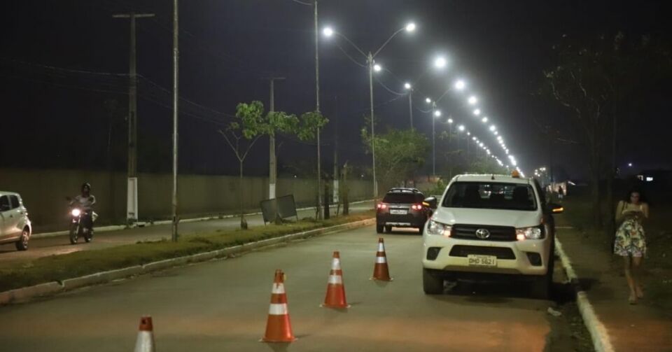 Prefeitura instala rede de iluminação aérea na Guaporé