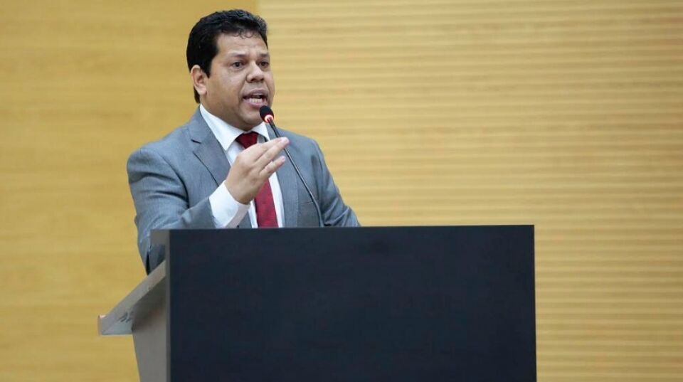 Jair Montes critica demora nas licitações do Governo e intromissão do Tribunal de Contas