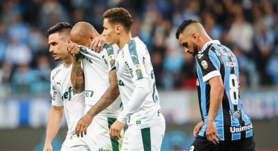 Felipão, de novo, defende Felipe Melo. Situação constrangedora