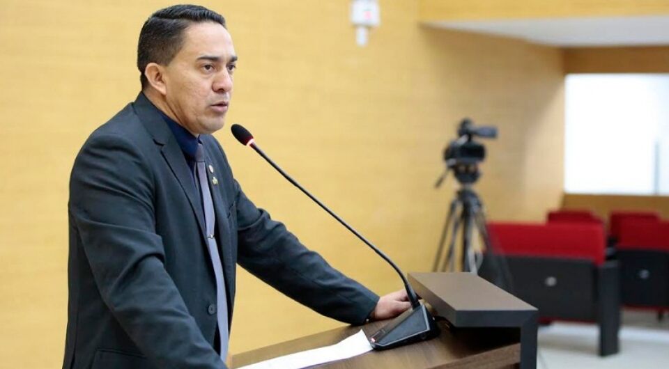 Deputado Eyder Brasil sai em defesa da Sedam e da Polícia Ambiental