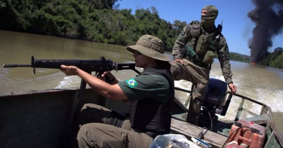 Militares x criminosos da floresta