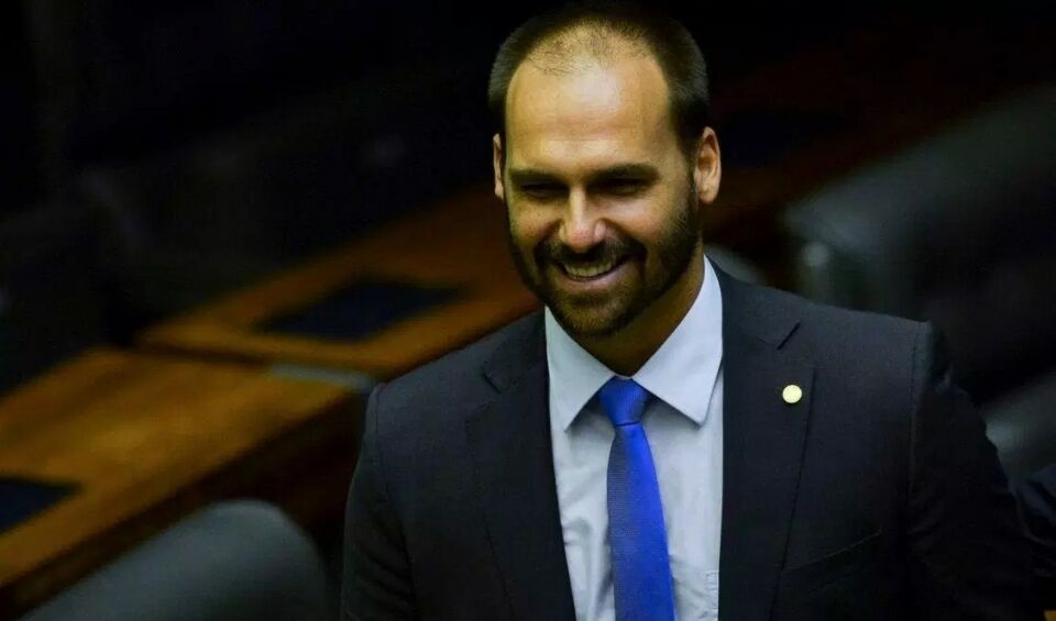 Juiz arquiva ação que visava proibir indicação de Eduardo Bolsonaro ao cargo de embaixador