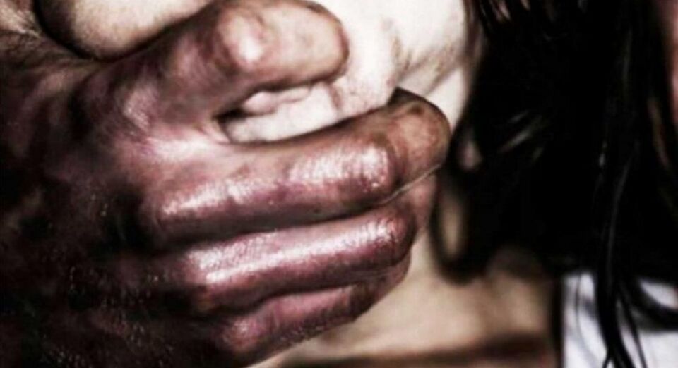 MONSTRO: Pai é preso por estuprar filha; Polícia acha mensagens íntimas e nudes