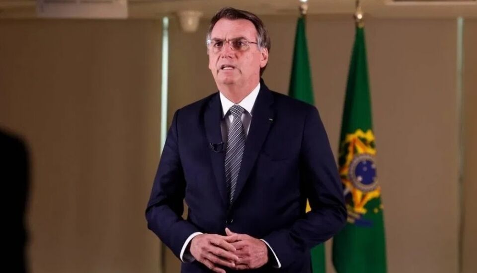 Em nova declaração, Bolsonaro sobe o tom contra Macron