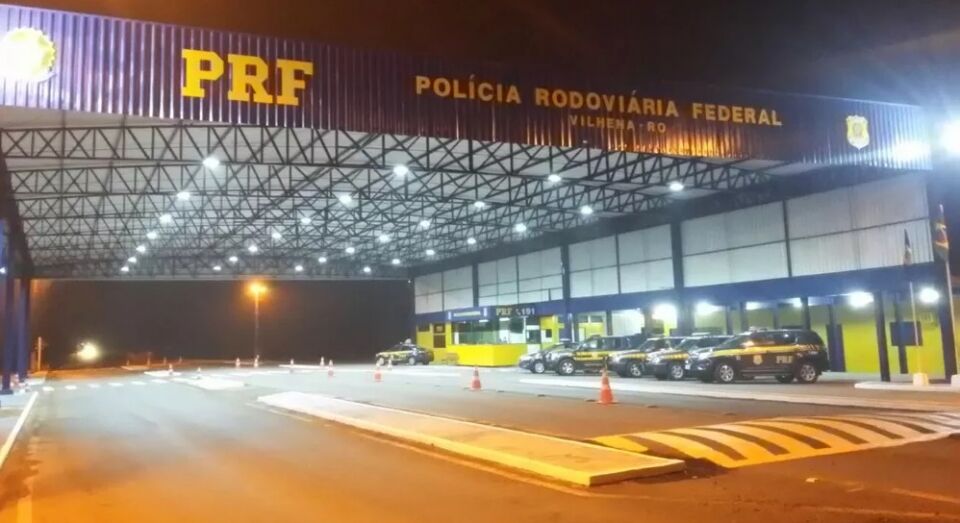 Policia prende homem com arma e carne de jacaré