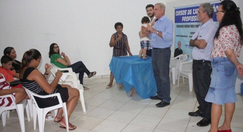 Participou da entrega de motocicletas em Cacaulândia e de certificados de pintura em Ariquemes