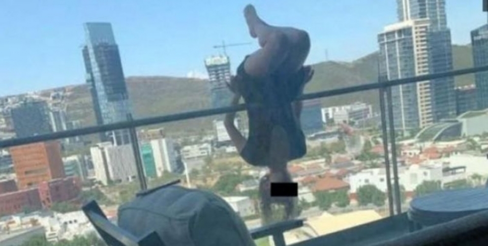 Jovem cai da varanda de prédio, ao fazer posição de ioga, e sobrevive