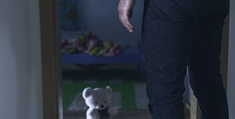 Homem é preso suspeito de estuprar a filha de 13 anos, filmar e divulgar vídeos