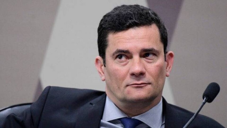 “Não entrei no governo para sair”