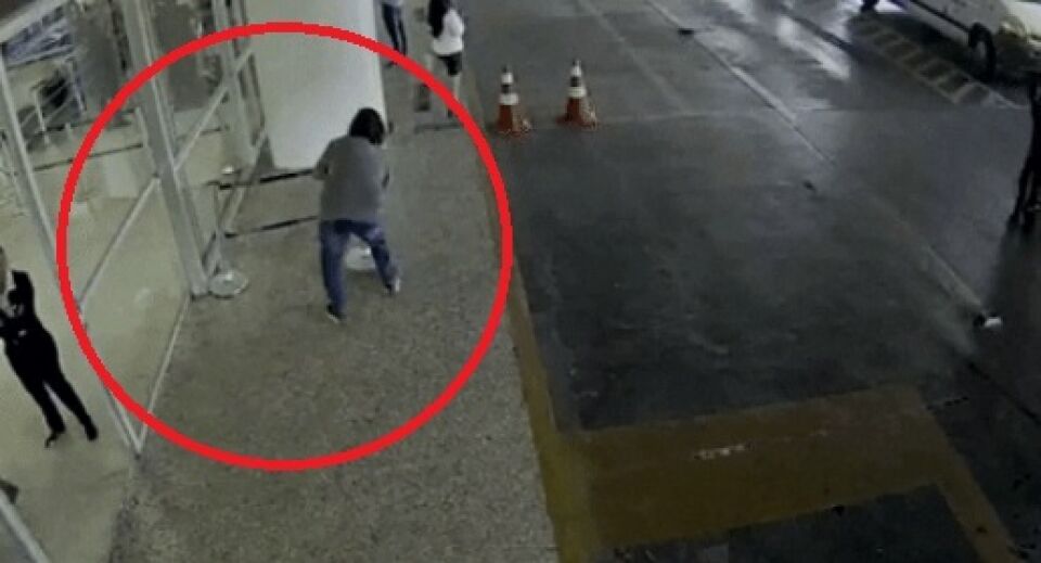 VÍDEO: Homem que tentou invadir Senado planejava esfaquear Bolsonaro