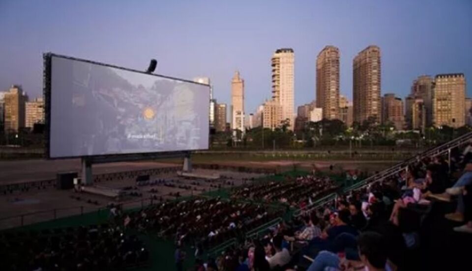 Maior cinema ao ar livre do mundo tem programação especial para as crianças em São Paulo
