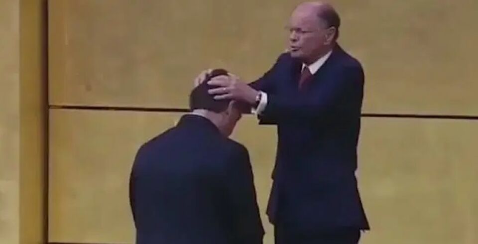 VÍDEO: Bolsonaro recebe unção de Edir Macedo: “presidente vai arrebentar”