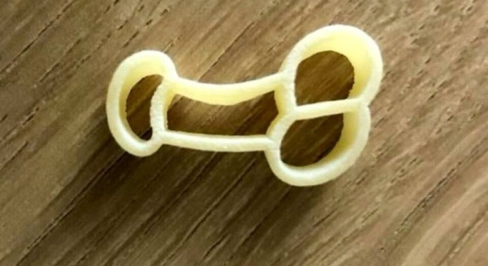 IRADO: Filho bate na própria mãe ao encontrar pênis de borracha em casa