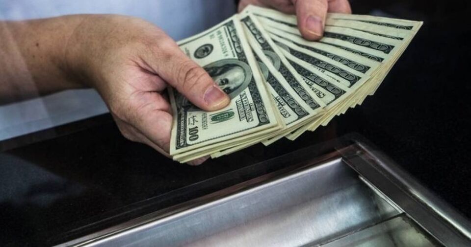 Dólar fecha em alta, a R$ 4,18, maior patamar em quase um ano