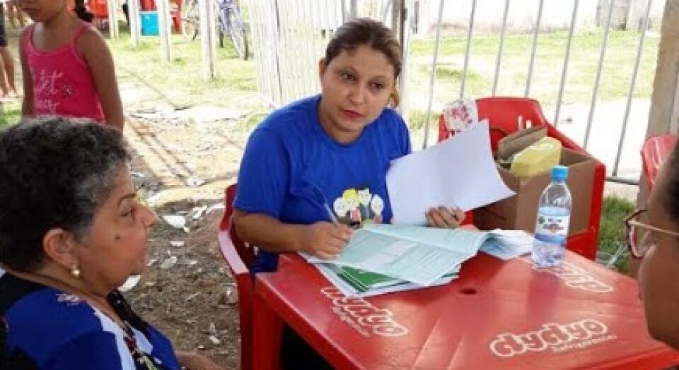 Serviços socioassistenciais e de transferência de renda é um conjunto de serviços destinados à superação de situação de vulnerabilidade social