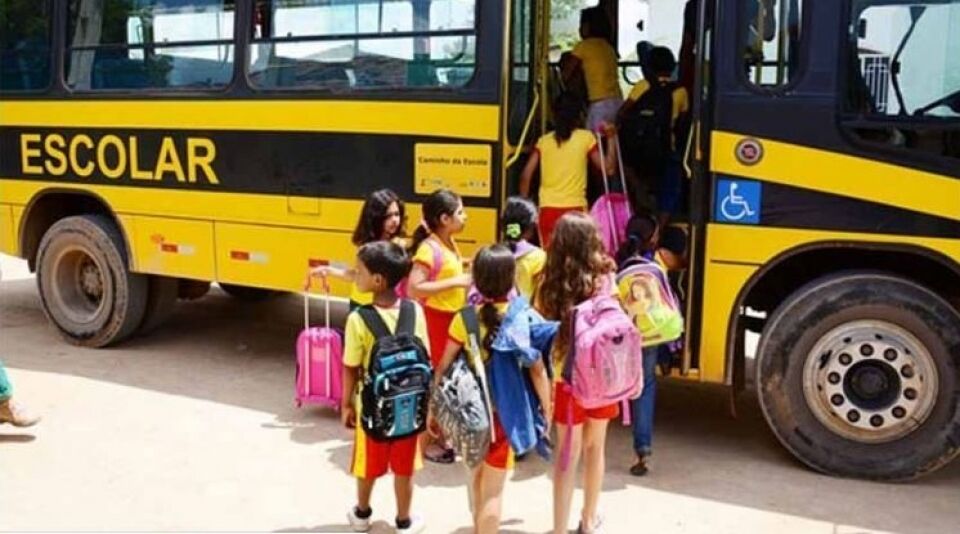 Justiça determina intervenção no transporte escolar da capital