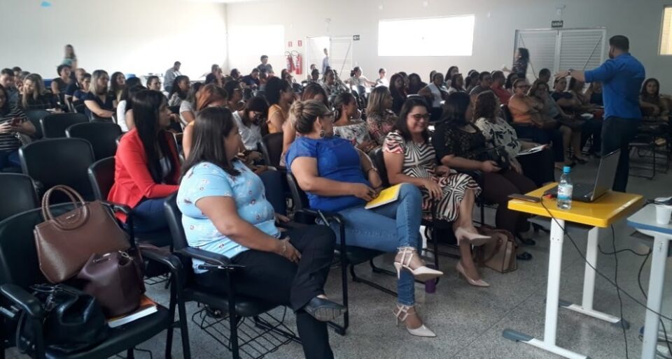 Pacto pela Aprendizagem é apresentado aos professores do ensino fundamental de Ariquemes