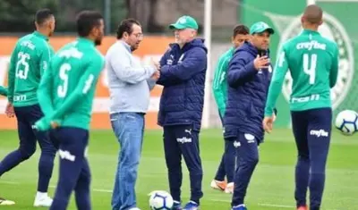 Sob desconfiança, Mano Menezes estreia neste sábado pelo Palmeiras