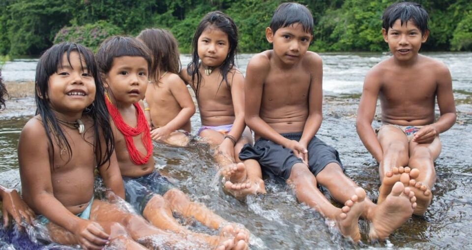 Facebook passa pano  para o racismo