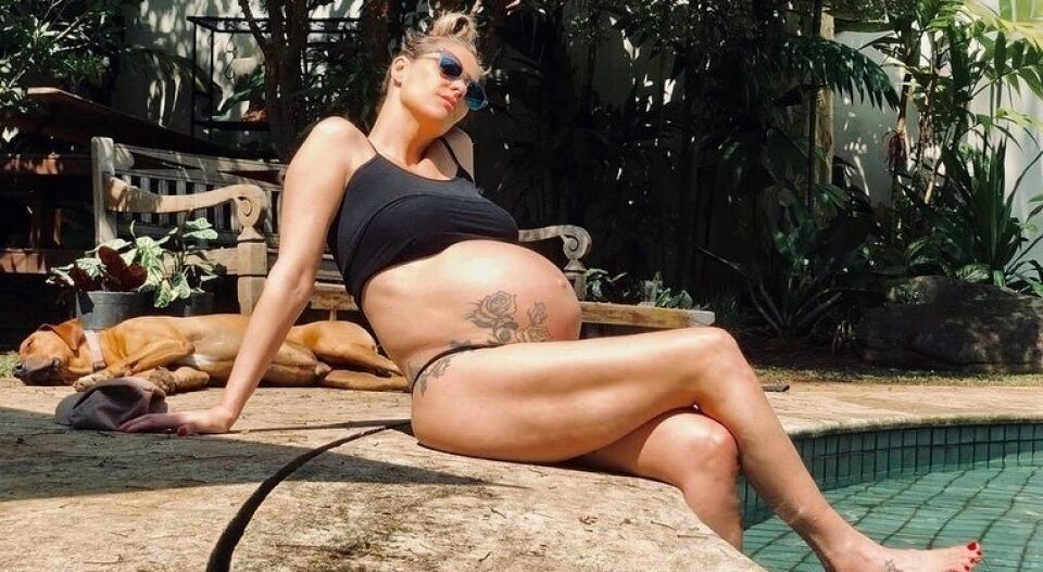 Na reta final da gestação, Fernanda Lima compartilha foto da barriga