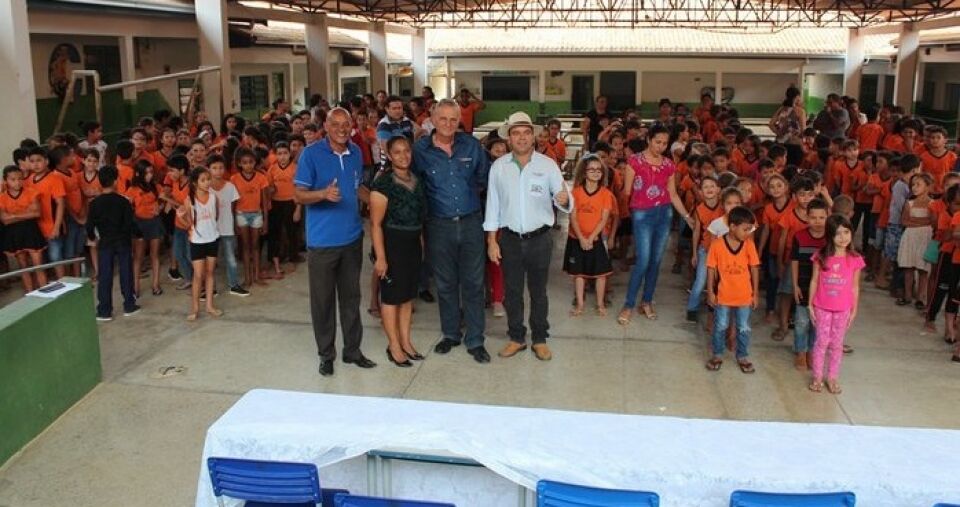 Escola de Buritis recebe móveis e equipamentos