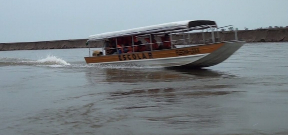 Transporte escolar aquaviário oferecido pelo Governo de Rondônia garante retorno às aulas em comunidade ribeirinha