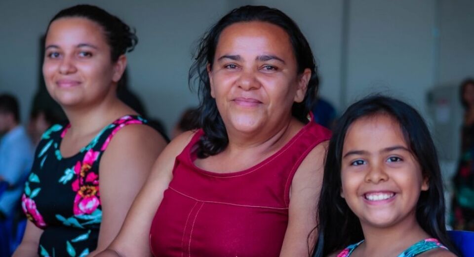 Mães agradecidas elogiam o Complexo Voar, que ensina futebol, artes marciais e natação na zona leste de Porto Velho